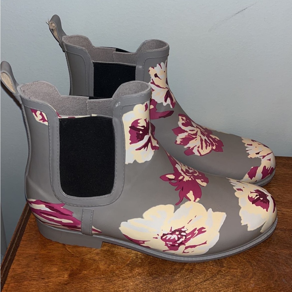 Grey Floral rain booties